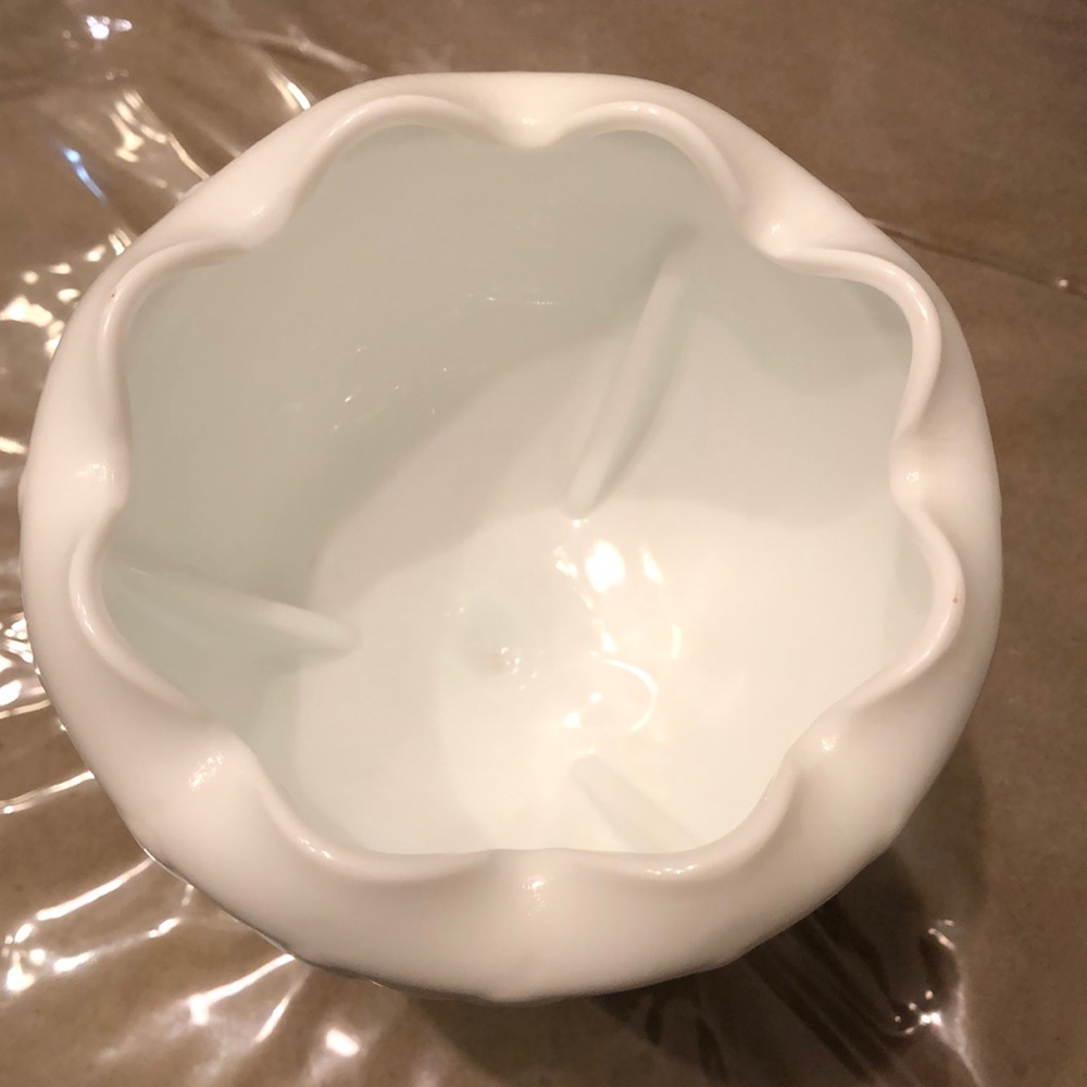 Gorgeous Vintage🥳HP🥳Milk Glass Piece - Picture 7 of 7